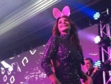 بالفيديو.. سقوط عنيف لإليسا على مسرح حفلة رأس السنة